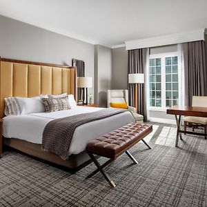 Zimmer mit Kingsize-Bett